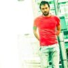 Cremonini: comico tra colori, scarpe e amori