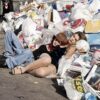 A Palermo modelle tra i rifiuti