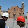 Sisma, 15 morti. Si scava tra le macerie