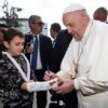 Il Papa dimesso dal Gemelli si ferma a parlare con giornalisti